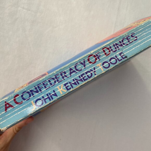 A Confederacy of Dunces by John Kennedy Toole - Picture 3 of 3